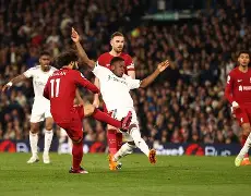 利兹联客场大胜,连续多场比赛保持不败的球员