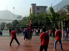 欧战第一轮揭开序幕,赛场激情飞扬是什么歌